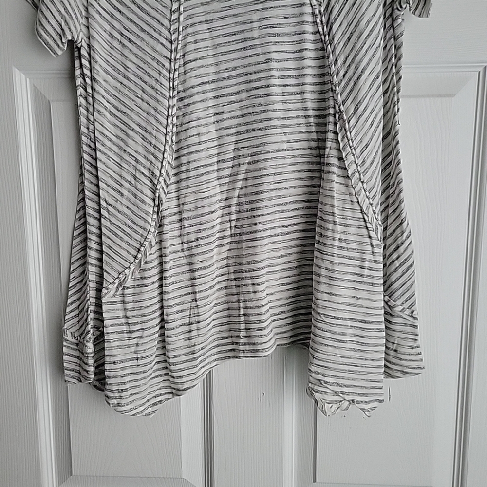 Signature Studio Women's Blouse - Picture 2 of 10